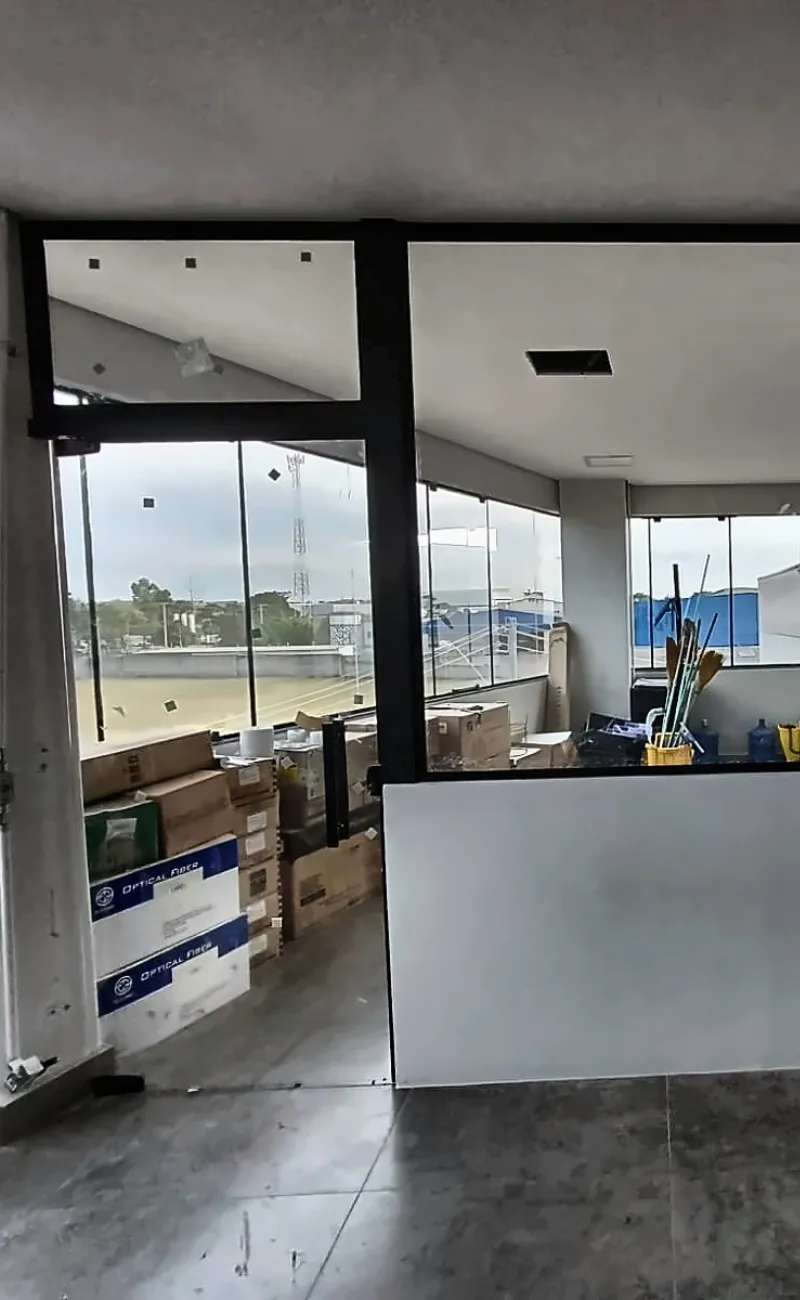 divisórias em vidro