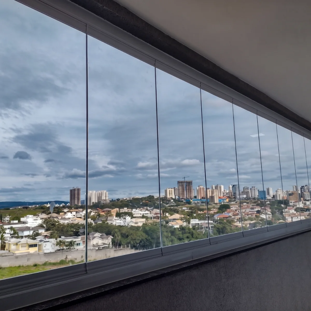 varanda com blindex — foto de fechamento de sacada