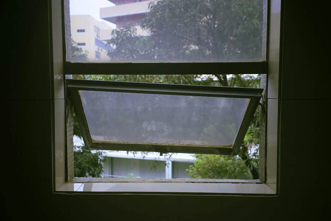 Tela anti mosquito para janela de alumínio instalada em residência em Sorocaba